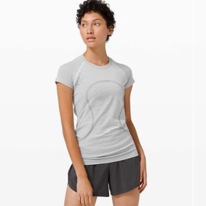 Lululemon Swiftly Tech Short Sleeve Tempo Stripe White / Black Size 4